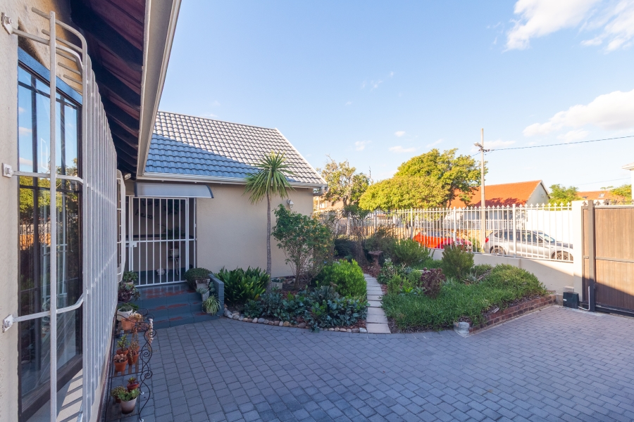 3 Bedroom Property for Sale in Pinelands Western Cape
